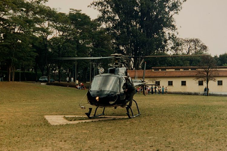 Helicóptero estacionado no heliponto do HVB