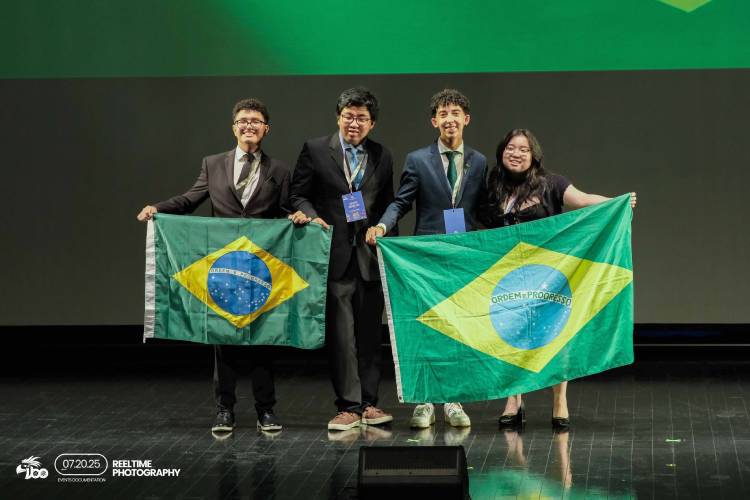 Delegação brasileira na IBO 2025: Marcos Paulo Santos, Gustavo Oda, Henrique Oliveira e  Caroline Ayumi Okumura