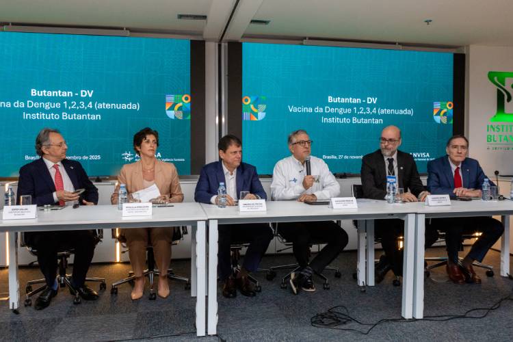 O ministro da Saúde, Alexandre Padilha, durante anúncio da aprovação da vacina da dengue do Butantan pela Anvisa