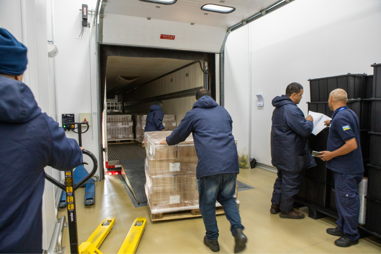 Entrega de doses da vacina contra o VSR saindo de fábrica do Instituto Butantan