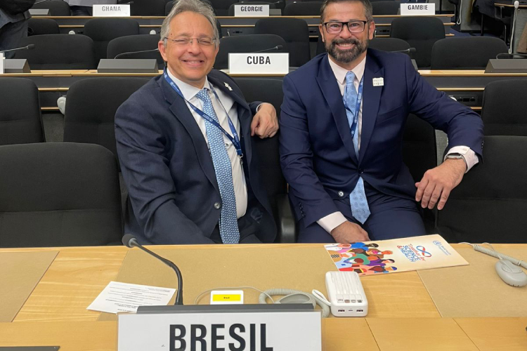 Esper Kallás e Lucio Gama na 79ª Assembleia Mundial da Saúde da OMS, em Genebra