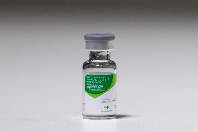 Frasco da vacina contra o HPV do Instituto Butantan