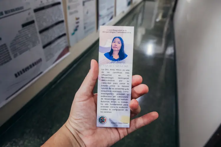 Marcador distribuído no 13º Congresso Latino Americano de Herpetologia faz homenagem à trajetória acadêmica da pesquisadora Anita Mitico Tanaka Azevedo