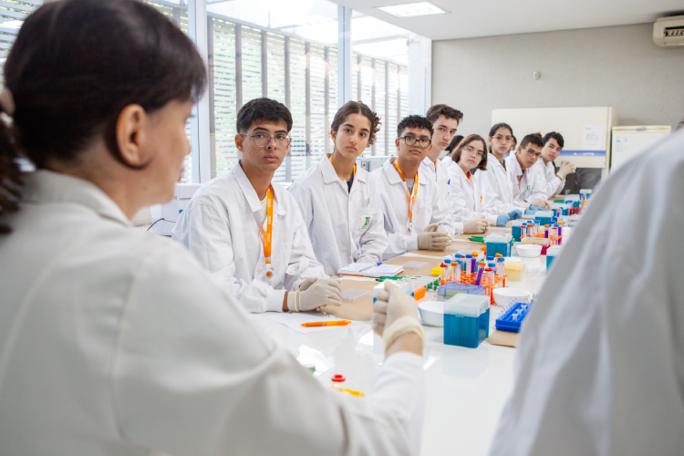 Aula de capacitação para a OBB no Instituto Butantan, em São Paulo