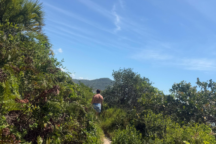 Registro da trilha da família Braga em Garopaba (SC)
