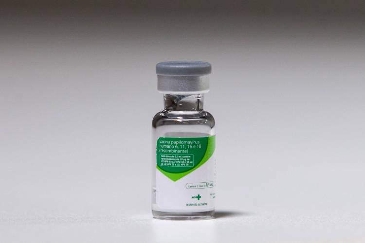 Frasco vacina contra o HPV do Instituto Butantan