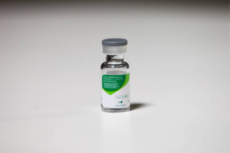 Frasco de vacina HPV Instituto Butantan