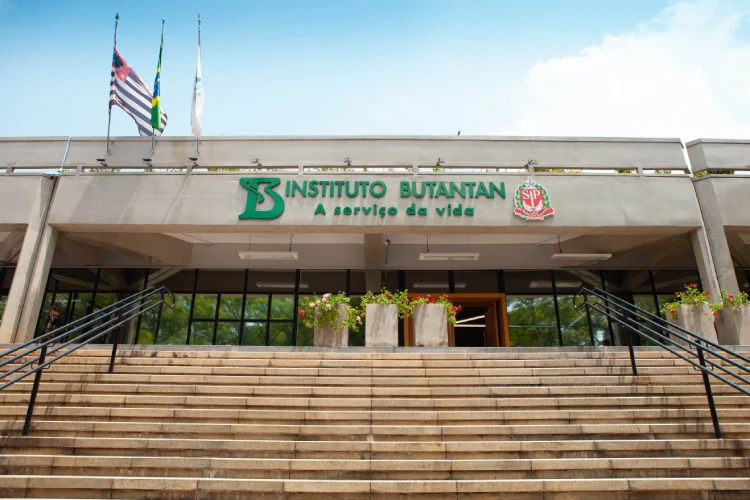 Imagem da fachada do Centro Administrativo do Instituto Butantan