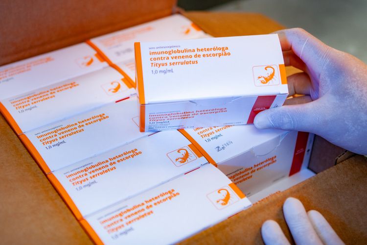 Embalagens de soro antiescorpiônico produzido pelo Instituto Butantan