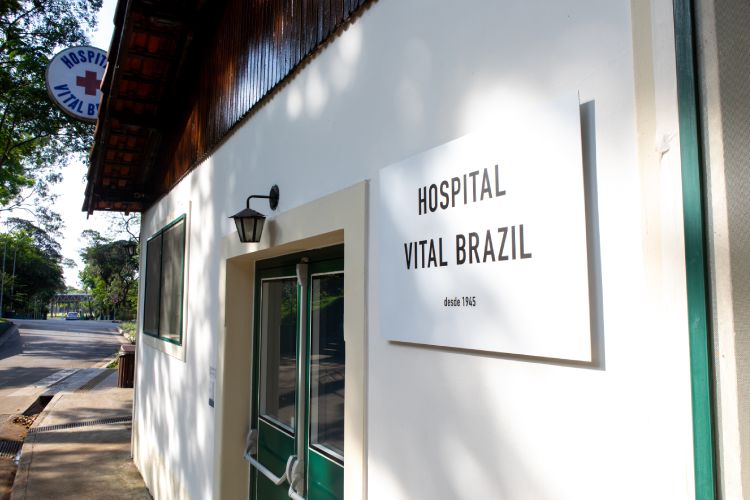 Detalhe da fachada atual do Hospital Vital Brazil (HVB) no Instituto Butantan