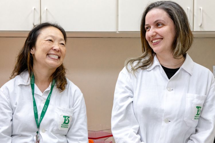 Colaboradoras do Butantan em ambiente de laboratório