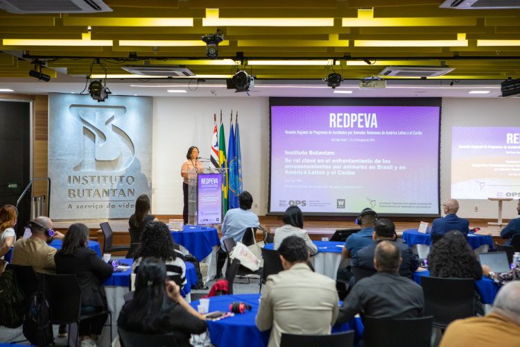 plateia do evento da Organização Pan-Americana de Saúde sediado no Instituto Butantan sobre acidentes com animais peçonhentos