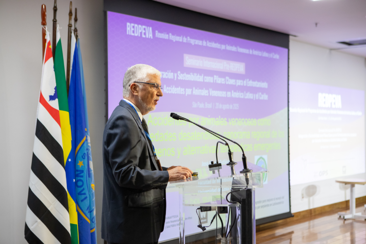 pesquisador José María Gutiérrez, do Instituto Clodomiro Picado, da Costa Rica